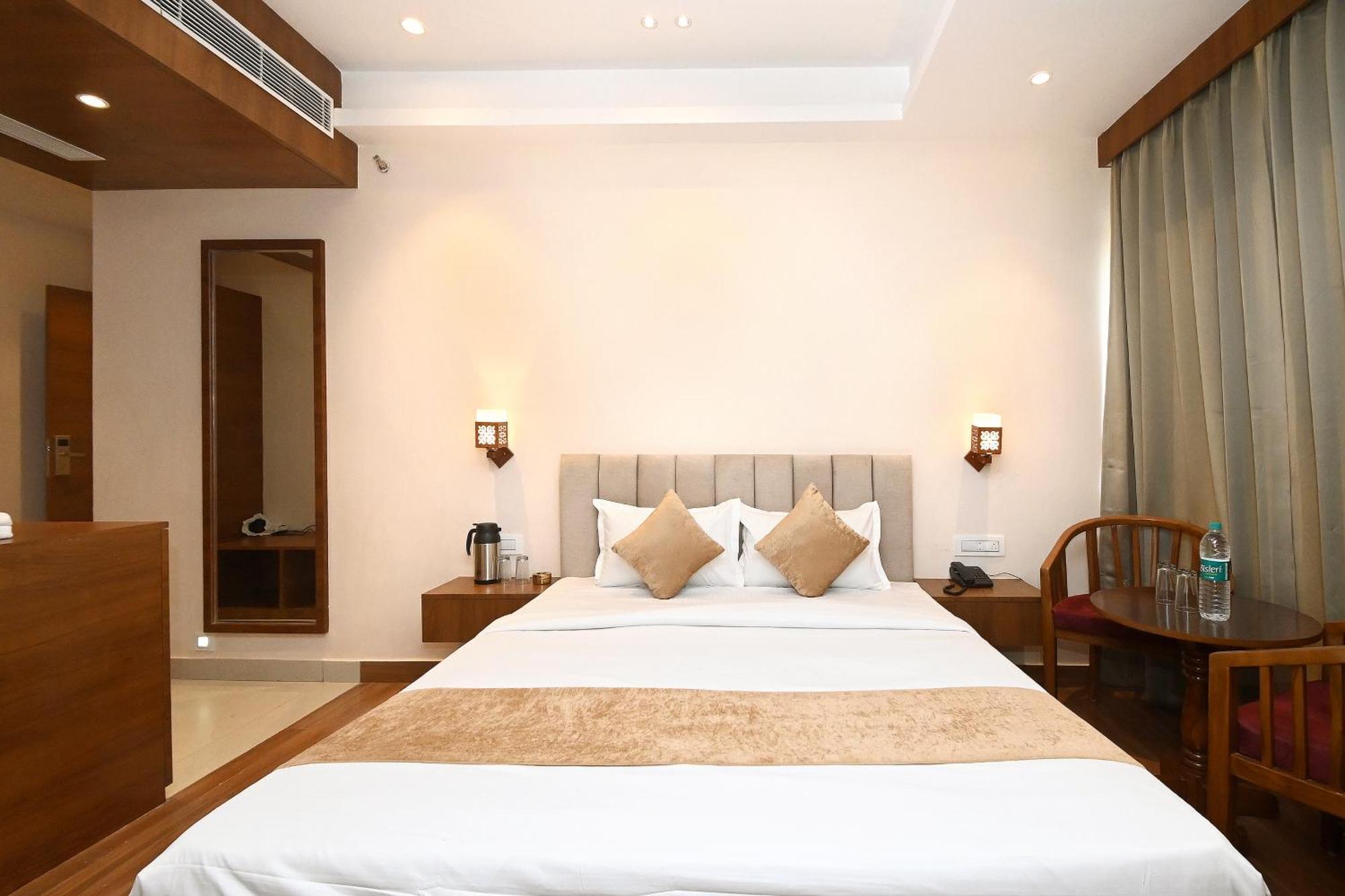 Hotel Blue Sapphire โกตา ภายนอก รูปภาพ
